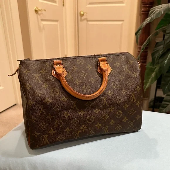 Authentic Louis Vuitton Speedy 30 - Picture 1 of 9